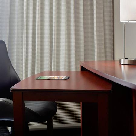 Courtyard By Marriott Fayetteville Esterno foto