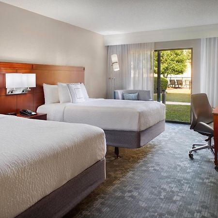 Courtyard By Marriott Fayetteville Esterno foto