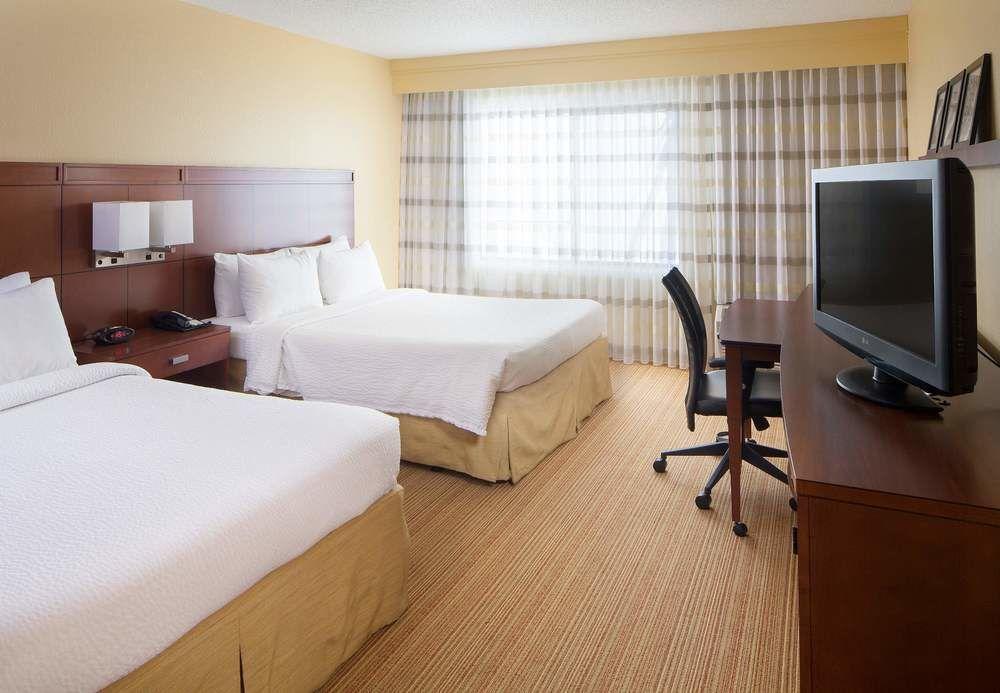 Courtyard By Marriott Fayetteville Esterno foto