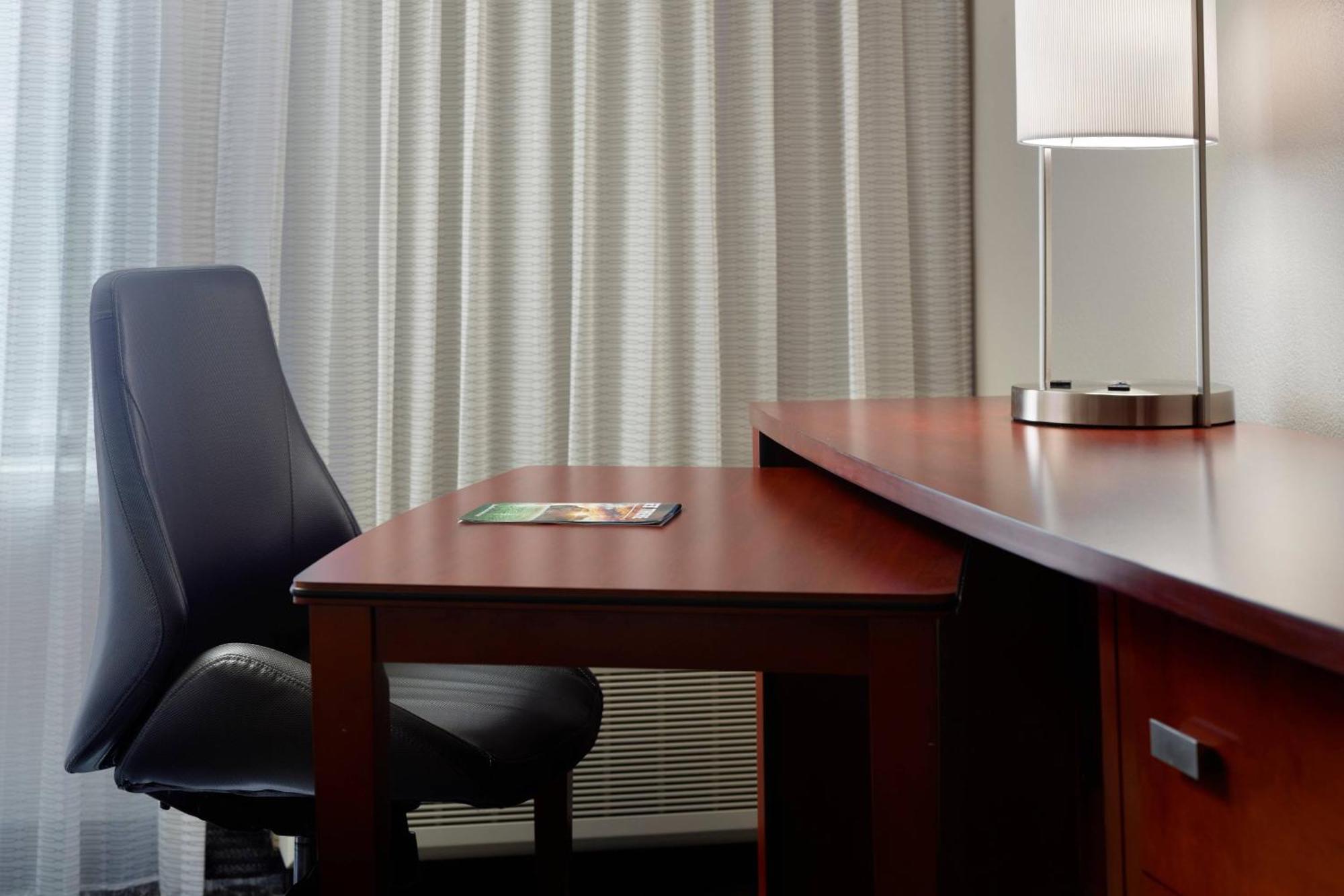 Courtyard By Marriott Fayetteville Esterno foto