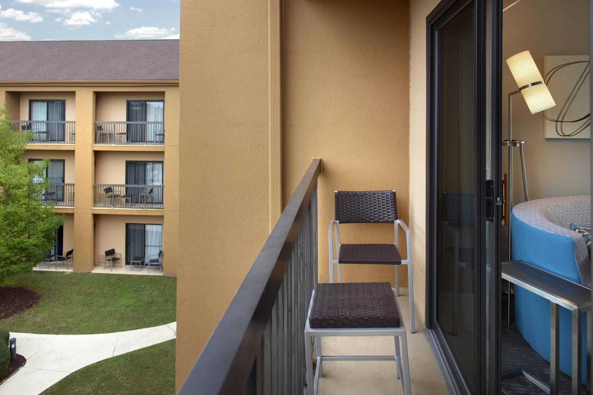 Courtyard By Marriott Fayetteville Esterno foto