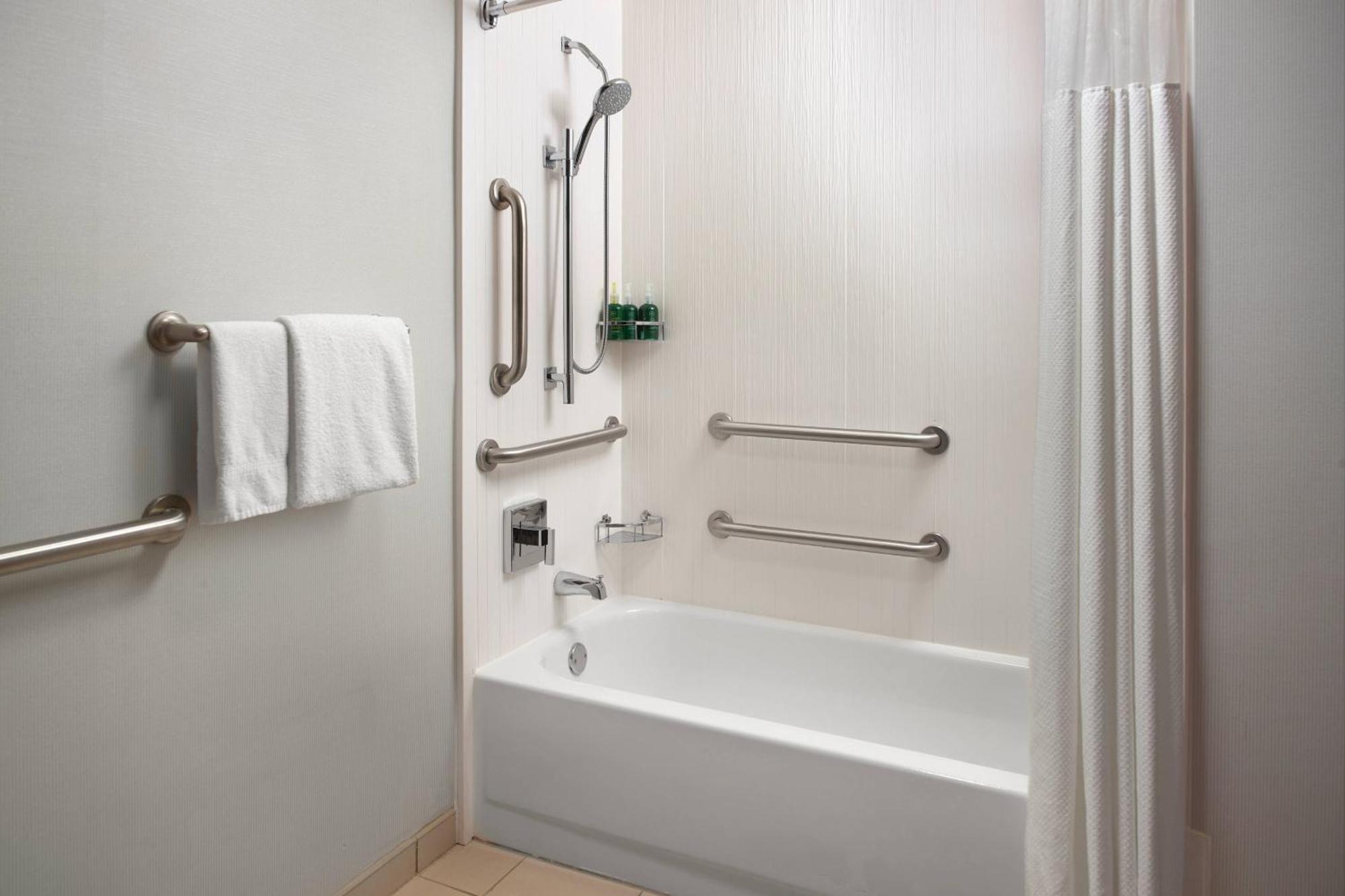 Courtyard By Marriott Fayetteville Esterno foto