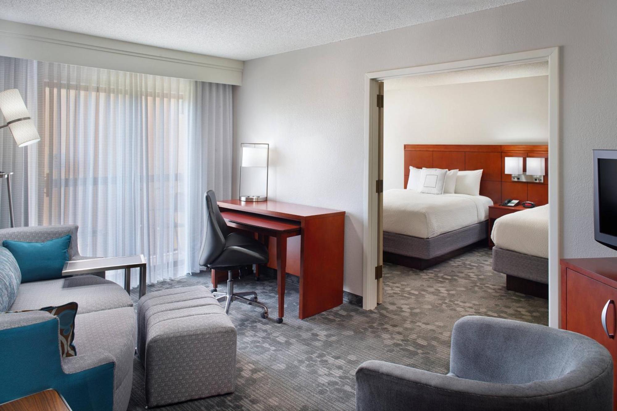 Courtyard By Marriott Fayetteville Esterno foto