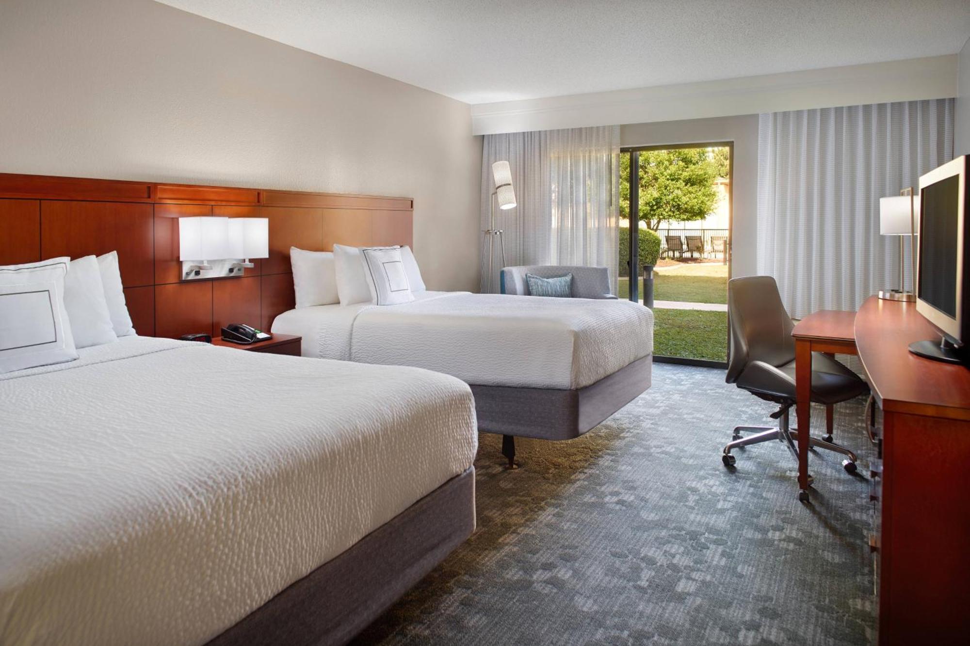 Courtyard By Marriott Fayetteville Esterno foto
