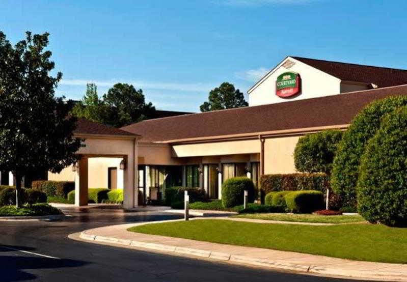 Courtyard By Marriott Fayetteville Esterno foto